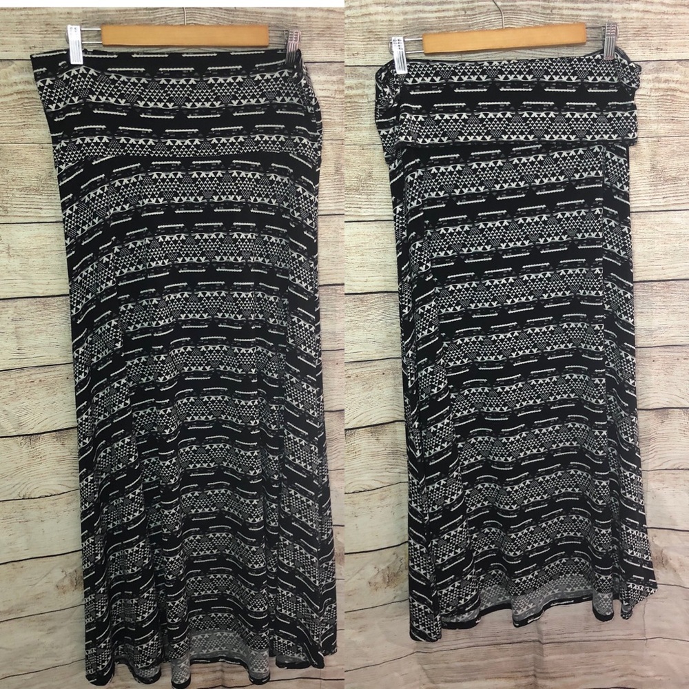 LulaRoe long black and white skirt